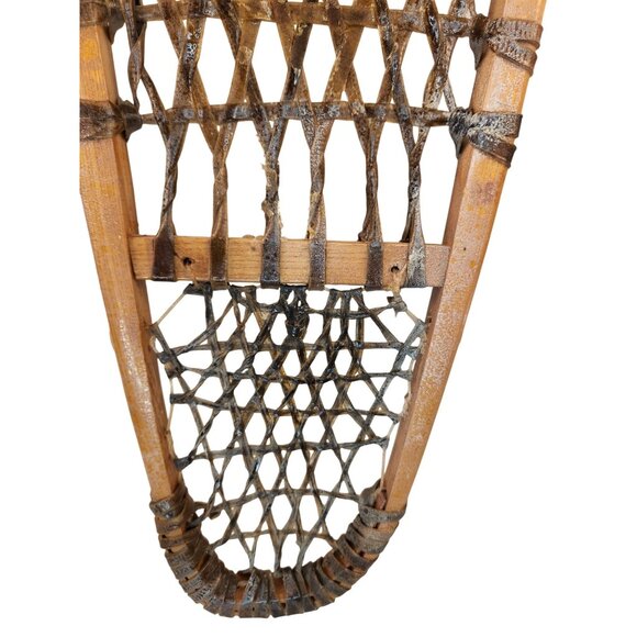 Vintage Wooden Snowshoe With Rawhide Lacing Made In Canada 10" x 36" Traditional - Picture 10 of 13